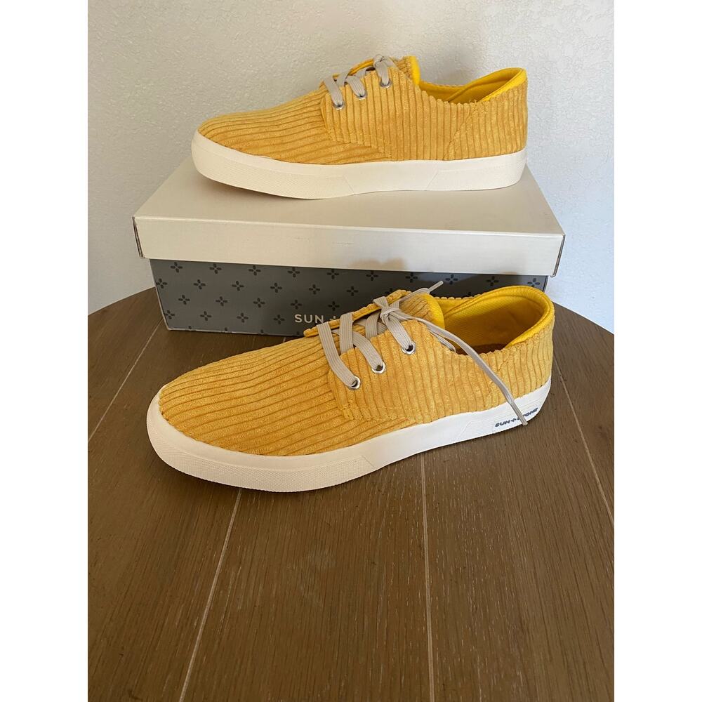 NiB Sun + Stone men’s Kiva Yellow quarter right size 10.5.